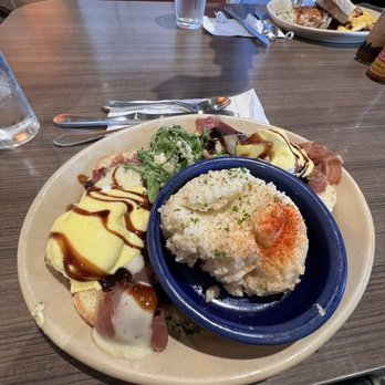 Snooze, an A.M. Eatery - Bella Benedict with Grits (instead of hashbrown) - Breakfast & Brunch Near Me - Orange, California
