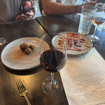 Belleville Wine Bar - Palmira Port, Tawny, Portugal - Wine Bars Near Me - Reno, Nevada Belleville Wine Bar - Palmira Port, Tawny, Portugal - Wine Bars Near Me - Reno, Nevada