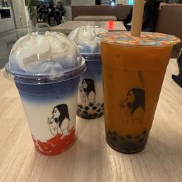 Moonmilk with strawberry jellies, moonmilk with boba, thai tea with boba Moonmilk with strawberry jellies, moonmilk with boba, thai tea with boba