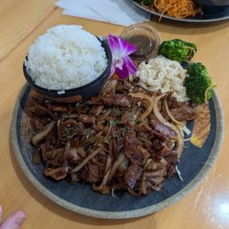 BBQ beef Hawaiian platter. BBQ beef Hawaiian platter.