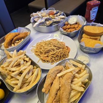 Ocean 9 Crab - Catfish, chicken tenders, oysters, garlic noodles, garlic noodles, and popcorn chicken - Seafood Near Me - Milpitas, California