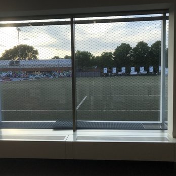 ETV Eimsbütteler Turnverband eV. - Direkter Blick auf Fussball- und Beachvolleyballfelder aus dem Foyer des Krankenhauses - Soccer Near Me - Hamburg, HH