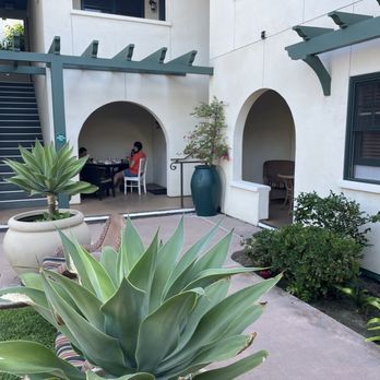 1906 Lodge - Patio and beautiful foliage! - Hotels Near Me - Coronado, California 1906 Lodge - Patio and beautiful foliage! - Hotels Near Me - Coronado, California