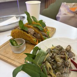 Banh xeo "Bánh Xèo" Taco / Vietnamese Pancake Taco Ốc Len Xào Dừa | Stir-Fried Sea Snails with Coconut Milk