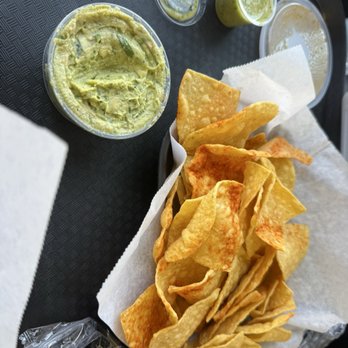 Vitos Tacos - Guacamole and chips - Mexican Near Me - Enterprise, Nevada