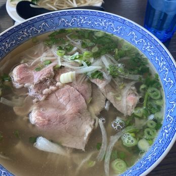 Pho Fresh - Close up of large Pho Đặc Biệt. Doesn't look all that special, IMO. - Vietnamese Near Me - Sacramento, California Pho Fresh - Close up of large Pho Đặc Biệt. Doesn't look all that special, IMO. - Vietnamese Near Me - Sacramento, California