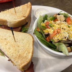 Doug's Day Diner - BLT w/Side Salad