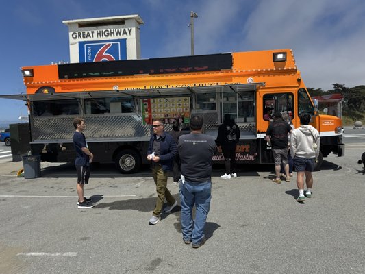 Leo’s Tacos Truck by null