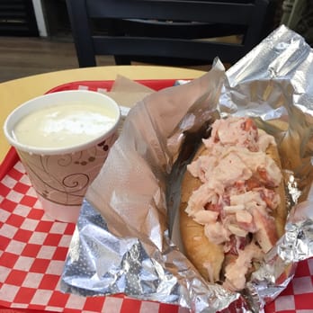 James Hook & Co - Lobster roll and clam chowder - Seafood Near Me - Boston, Massachusetts