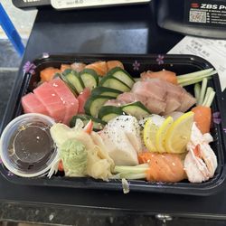 Yummy Tokyo Asian Fusion Bistro - Sashimi Deluxe
