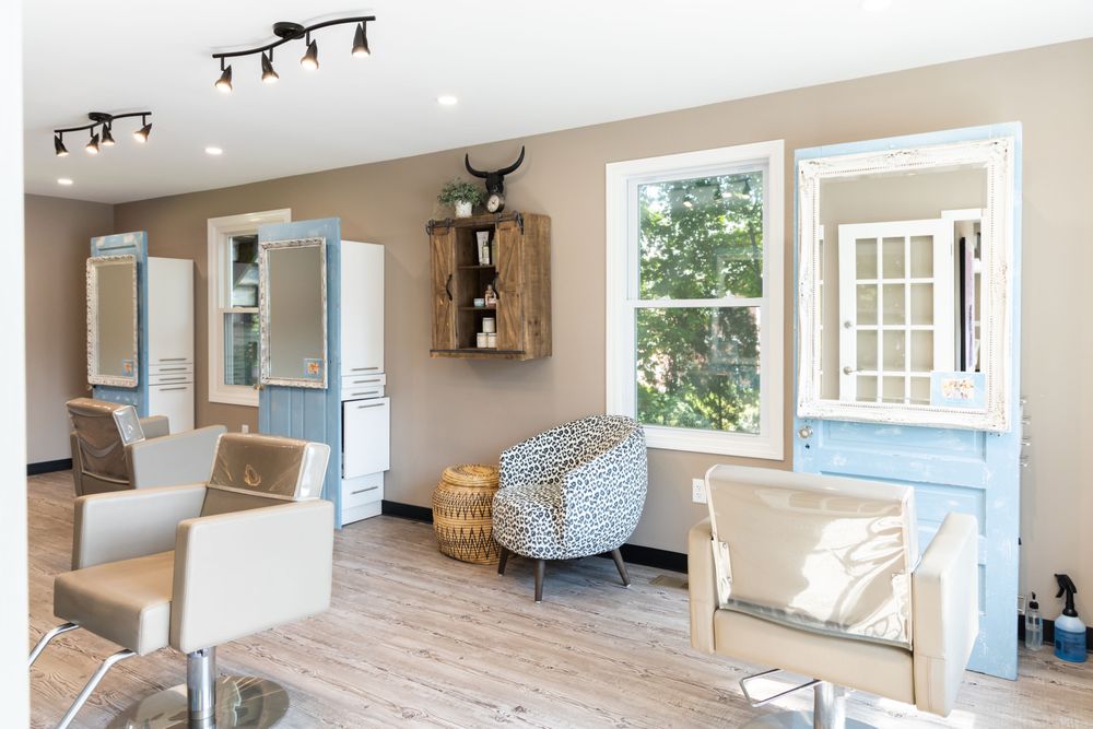 Liv Salon Image