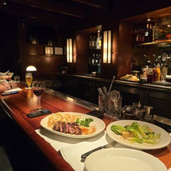 Houston's Restaurant - bar - American Near Me - Hackensack, New Jersey