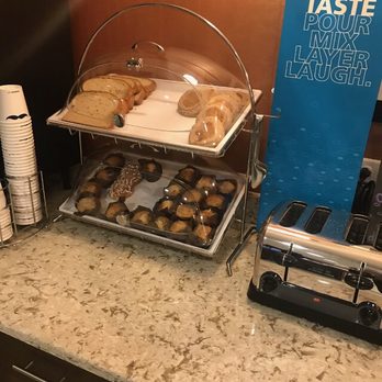 Hampton Inn & Suites Pasco/Tri-Cities - Pastries and breads - Hotels Near Me - Pasco, Washington Hampton Inn & Suites Pasco/Tri-Cities - Pastries and breads - Hotels Near Me - Pasco, Washington