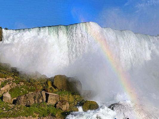 Maid of the Mist by null