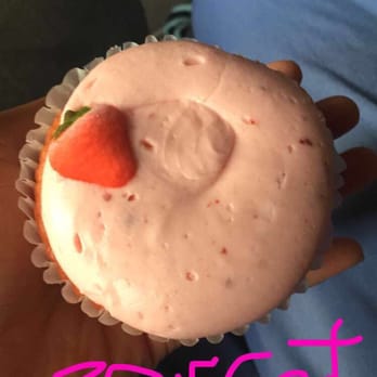 The Flying Cupcake - Strawberry Cupcake that was snapworthy! - Bakeries Near Me - Indianapolis, Indiana The Flying Cupcake - Strawberry Cupcake that was snapworthy! - Bakeries Near Me - Indianapolis, Indiana