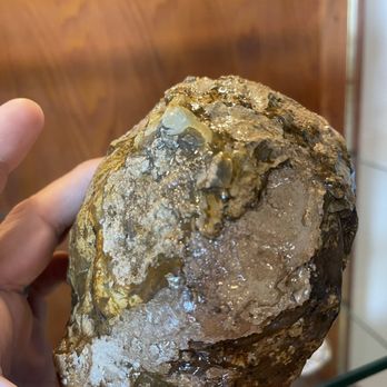Vickers Geodes - Epoxy coated to make it shine. - Gemstones & Minerals Near Me - Hamilton, Illinois Vickers Geodes - Epoxy coated to make it shine. - Gemstones & Minerals Near Me - Hamilton, Illinois