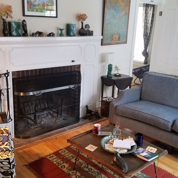 Cornwall Orchards Bed & Breakfast - Cozy living room with fireplace - Bed & Breakfast Near Me - Cornwall, Vermont Cornwall Orchards Bed & Breakfast - Cozy living room with fireplace - Bed & Breakfast Near Me - Cornwall, Vermont