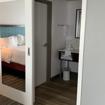 Hampton Inn & Suites Keller Town Center - Bathroom - Hotels Near Me - Keller, Texas Hampton Inn & Suites Keller Town Center - Bathroom - Hotels Near Me - Keller, Texas