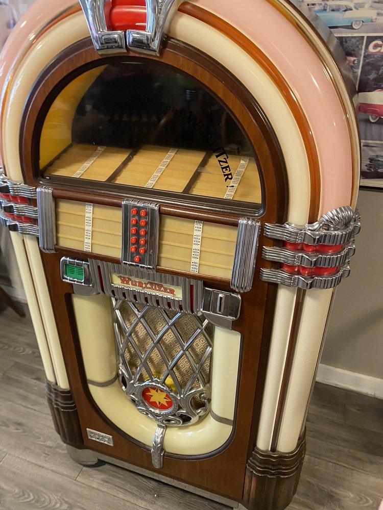 Yana's Ye Olde Restaurant