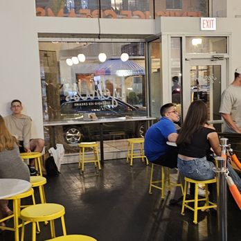 Jeni's Splendid Ice Creams - Seating - Ice Cream & Frozen Yogurt Near Me - Chicago, Illinois