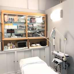 Anna Salon and Spa - Nail Salons Near Me - Arlington, Virginia