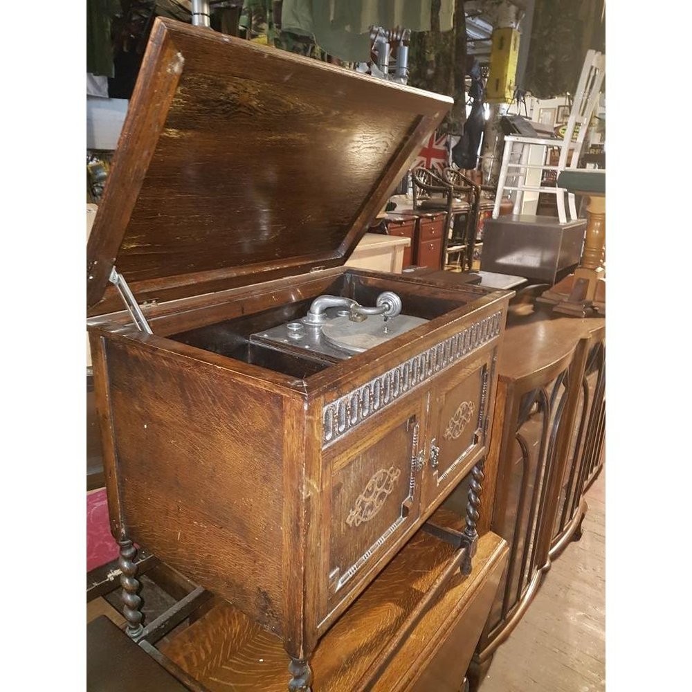 MORLEY AUCTIONEERS & VALUERS Baker Street, Leeds, West Yorkshire