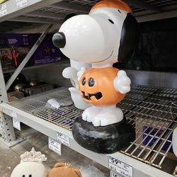 Lowe's Home Improvement - We want this Snoopy!