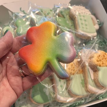 Cookie Fun 101 - a hand holding a rainbow colored cookie - Desserts Near Me Cookie Fun 101 - a hand holding a rainbow colored cookie - Desserts Near Me