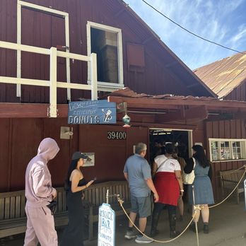 Snow-Line Orchard - Line was long, wrapped around the building, but moved quickly - Fruits & Veggies Near Me - Oak Glen, California Snow-Line Orchard - Line was long, wrapped around the building, but moved quickly - Fruits & Veggies Near Me - Oak Glen, California
