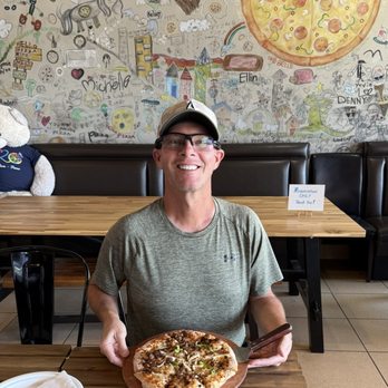 Hello Pizza - Pizza Near Me - La Canada Flintridge, California