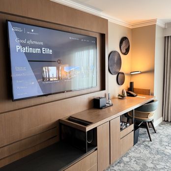 JW Marriott - Cleans rooms. Floor 18 - Hotels Near Me - Orlando, Florida