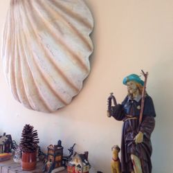 Albergue de Peregrinos San Roque - San Roque on the mantel with a Camino shell.