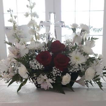 Colonial Florist - They substituted red roses as we requested. Beautiful! - Florists Near Me - Orlando, Florida