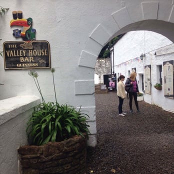 Valley House Hostel & Bar - Hostels Near Me - Westport, Missouri