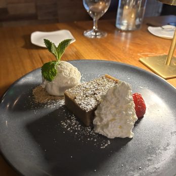 Harvest - Banana bread pudding - Wine Bars Near Me - New Haven, Connecticut Harvest - Banana bread pudding - Wine Bars Near Me - New Haven, Connecticut