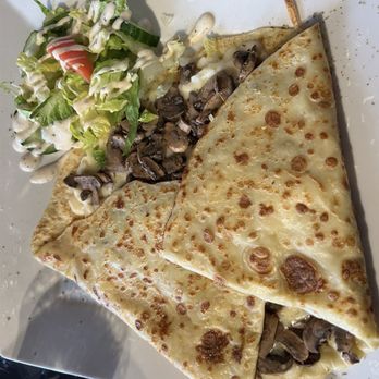Crêperie St-Paul - Mushroom and mozzarella cheese crepe - Creperies Near Me - Montreal, Quebec Crêperie St-Paul - Mushroom and mozzarella cheese crepe - Creperies Near Me - Montreal, Quebec