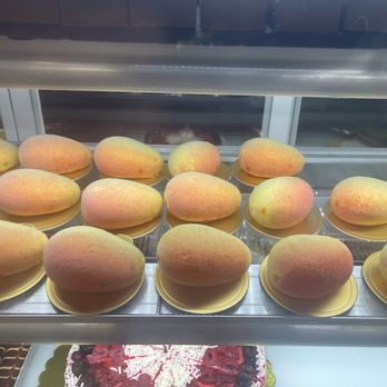 Dubai & Dips - Inside the cafe - Desserts Near Me - Houston, Texas