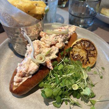 Darwin Brasserie - Lobster Roll - Brasseries Near Me - London, XGL