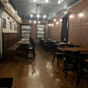Tap & Vine - seems like we ate longer than everyone else in the dining area... starving from a day of travel... - Bars Near Me - Wallingford, Connecticut Tap & Vine - seems like we ate longer than everyone else in the dining area... starving from a day of travel... - Bars Near Me - Wallingford, Connecticut