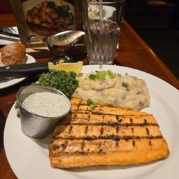 Grilled salmon with dill lemon sauce and mashed potatoes Grilled salmon with dill lemon sauce and mashed potatoes