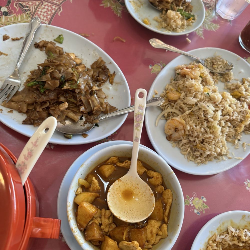Pad see ew, yellow curry, shrimp fried rice Pad see ew, yellow curry, shrimp fried rice