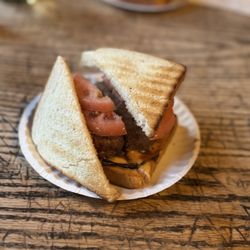 Who knew white bread could be delicious? LOL! Very tasty burger indeed.