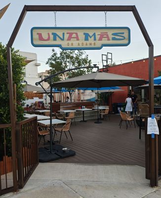 Una Mas on Adams by null