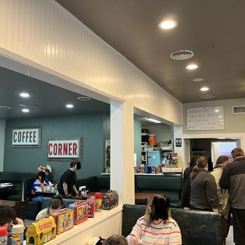 The Lunchbox Diner - Dining Area - Diners Near Me - Mount Vernon, Washington