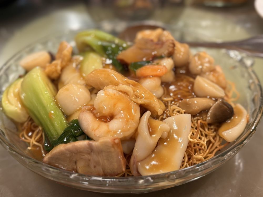 Top Gun Seafood Restaurant Logo