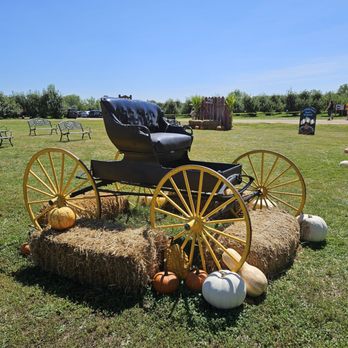 Deal's Orchard - Farms Near Me - Jefferson, Iowa