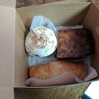 Bakery Makel - Tres leches cake, budin, and a quesito - Desserts Near Me - Clearwater, Florida