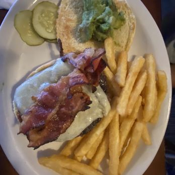 The Beachead - Beached Burger - Seafood Near Me - Block Island, Rhode Island