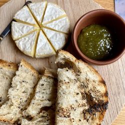 Cumpanio - Camembert with jalapeño jam