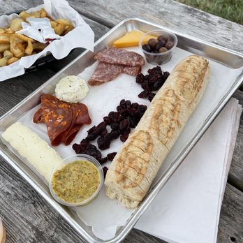 Lost Barrel Brewing - Breweries Near Me - Middleburg, Virginia